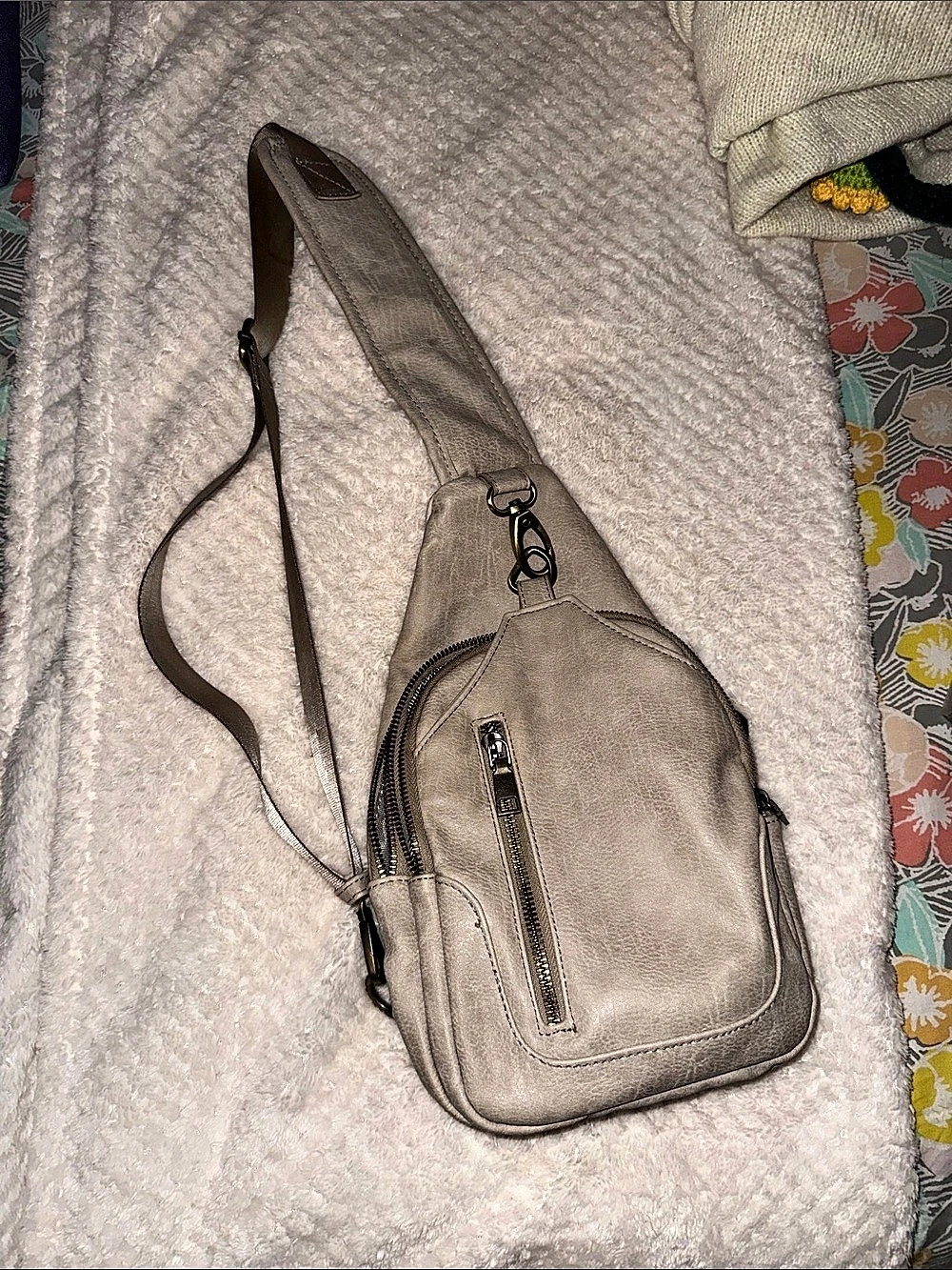 Antik Kraft Crossbody Sling Bag in Beige